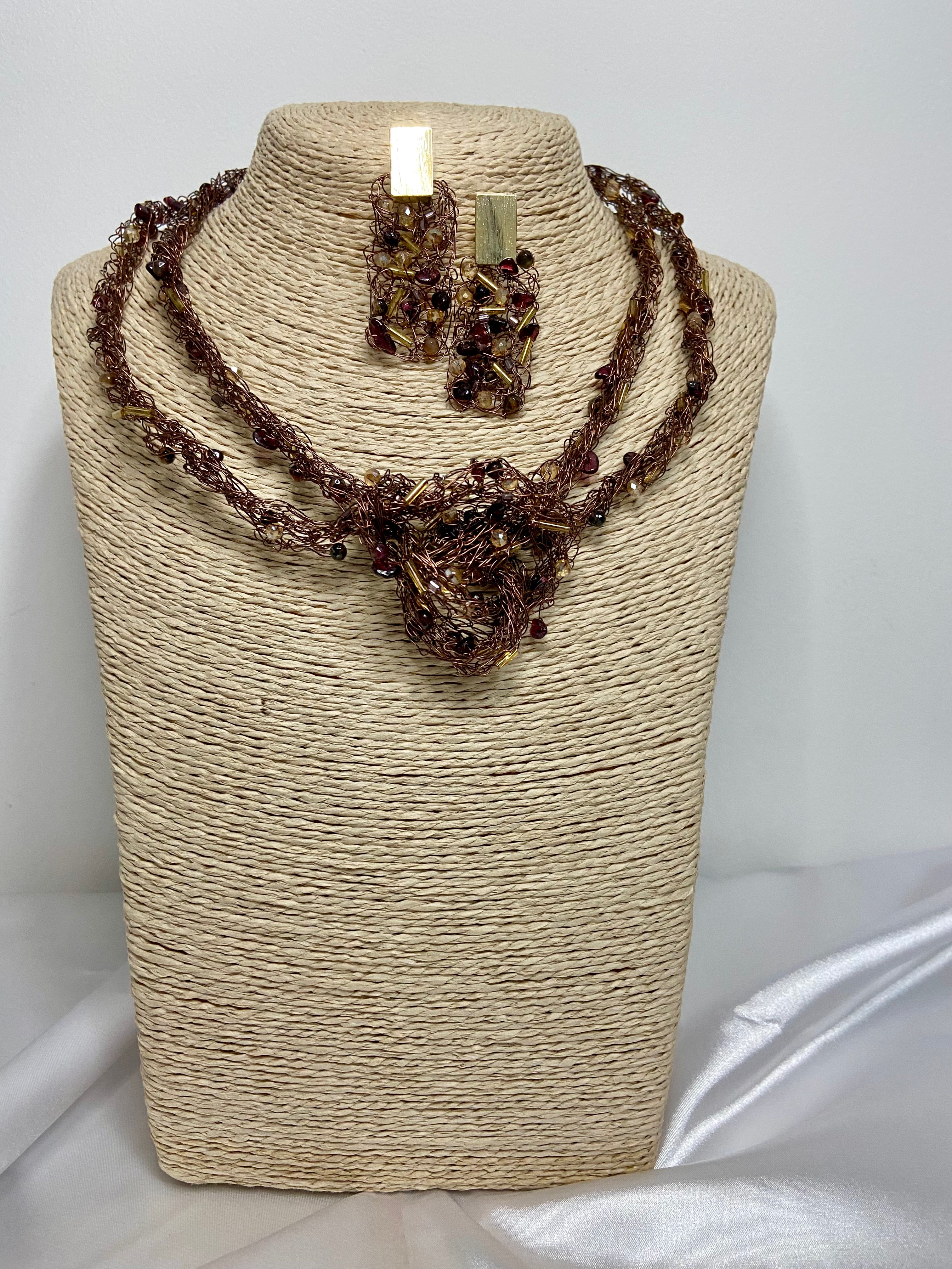 Conjunto Amber Lux | Crochê Metálico Bordado com Pedras & Cristais