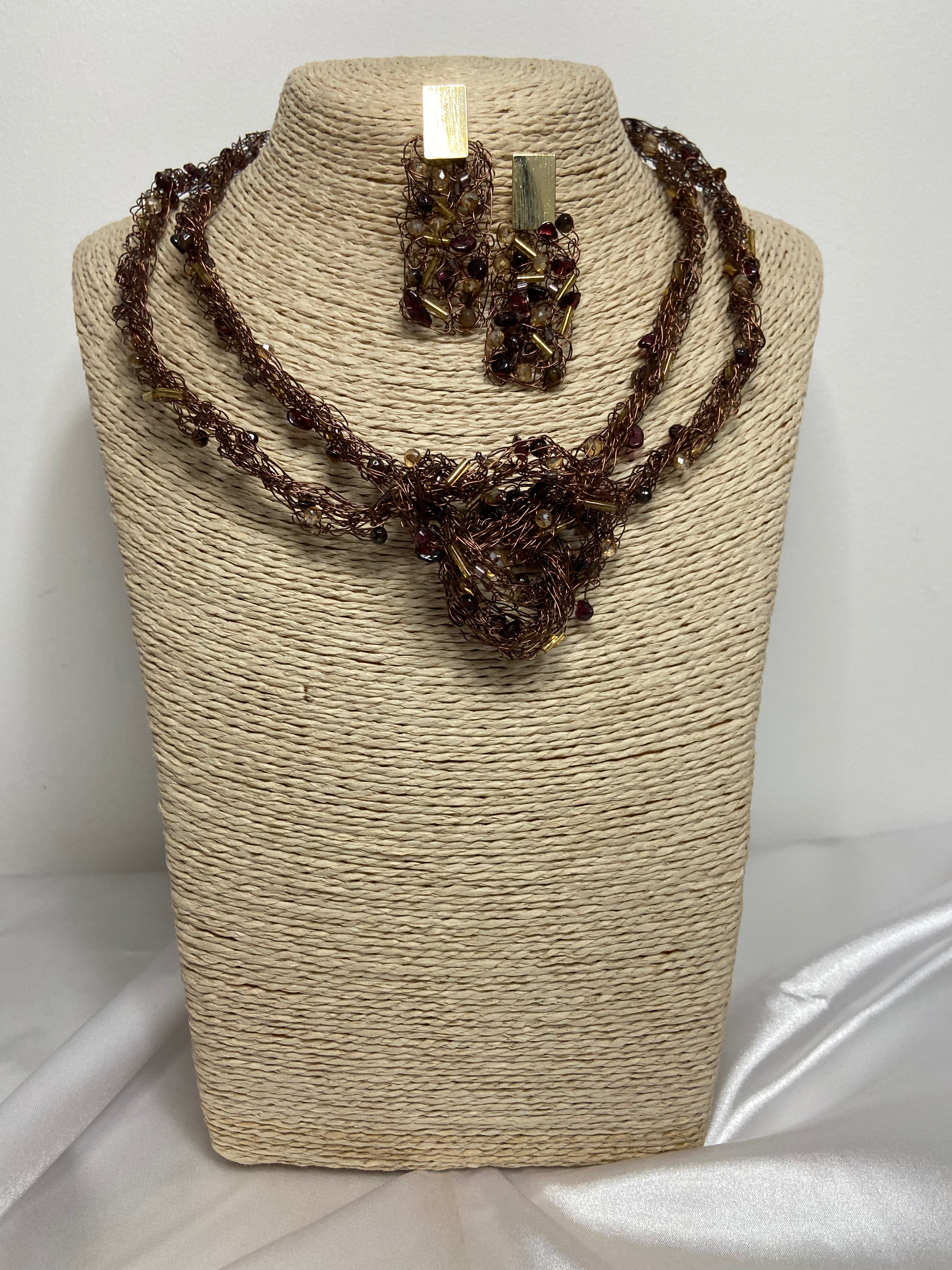 Conjunto Amber Lux | Crochê Metálico Bordado com Pedras & Cristais