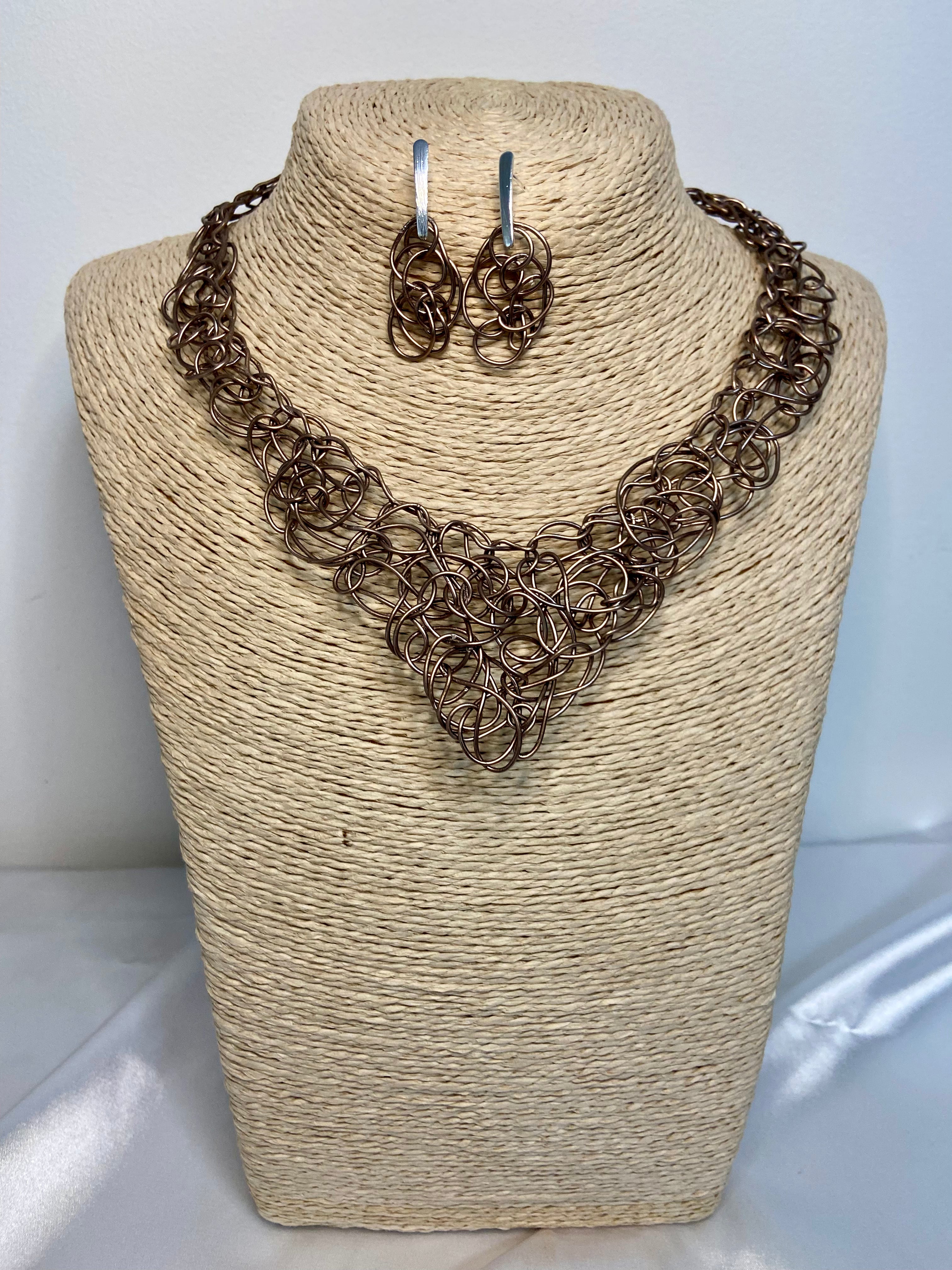 Conjunto Bronze Lattice | Trama Artesanal em Alumínio & Sofisticação Neutra