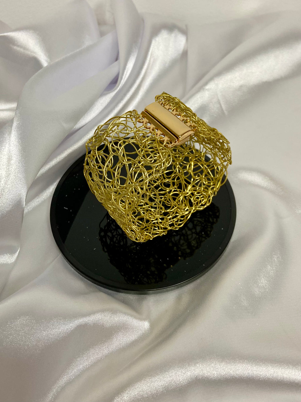 Bracelete Lumière | Crochê Metálico Dourado