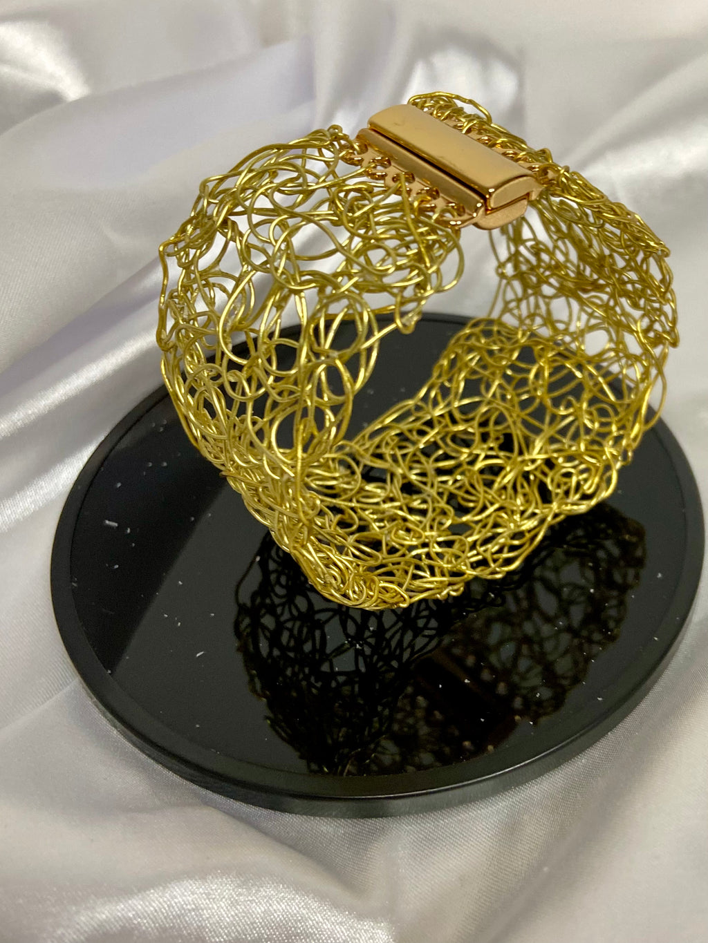 Bracelete Lumière | Crochê Metálico Dourado