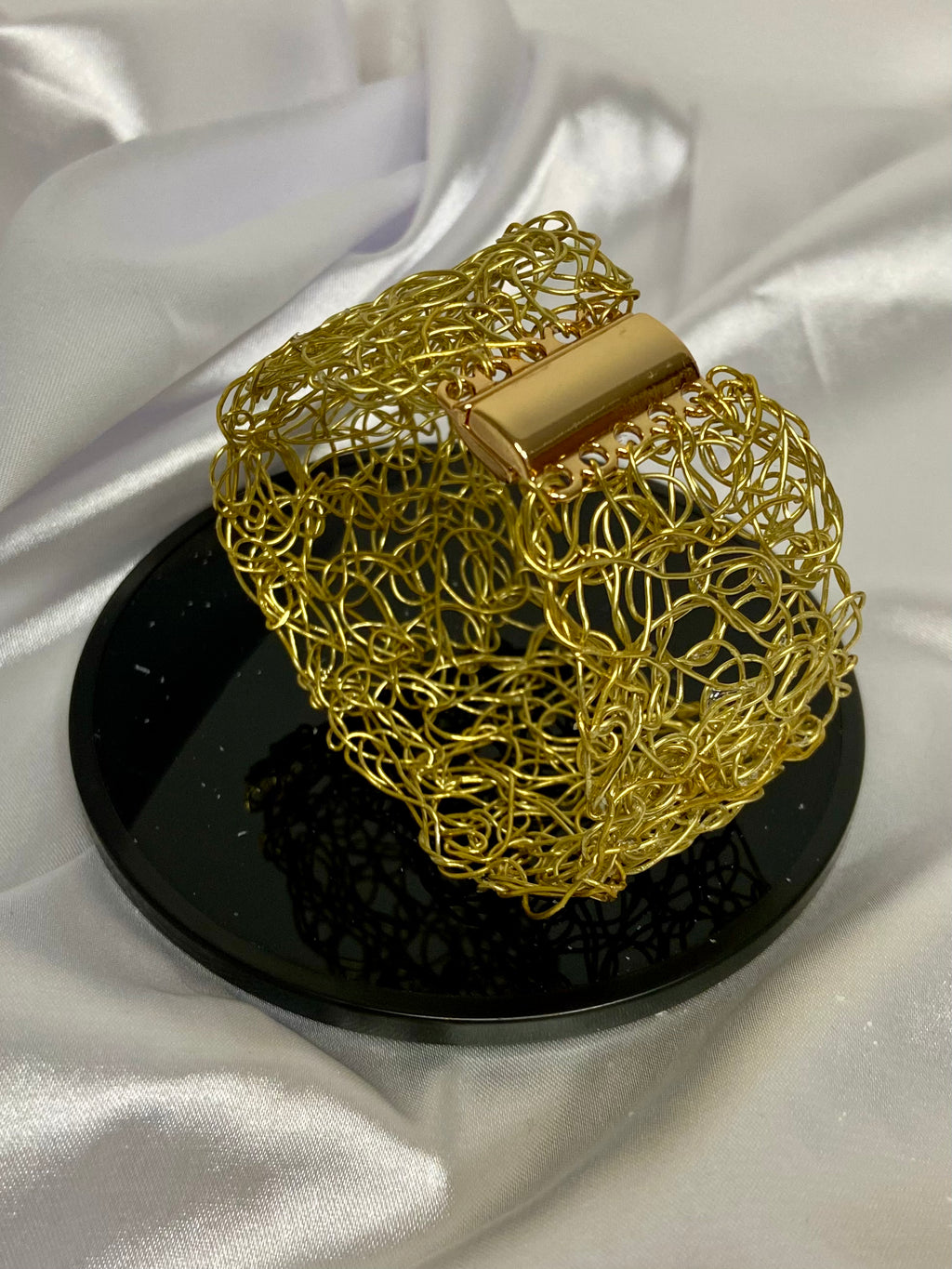 Bracelete Lumière | Crochê Metálico Dourado