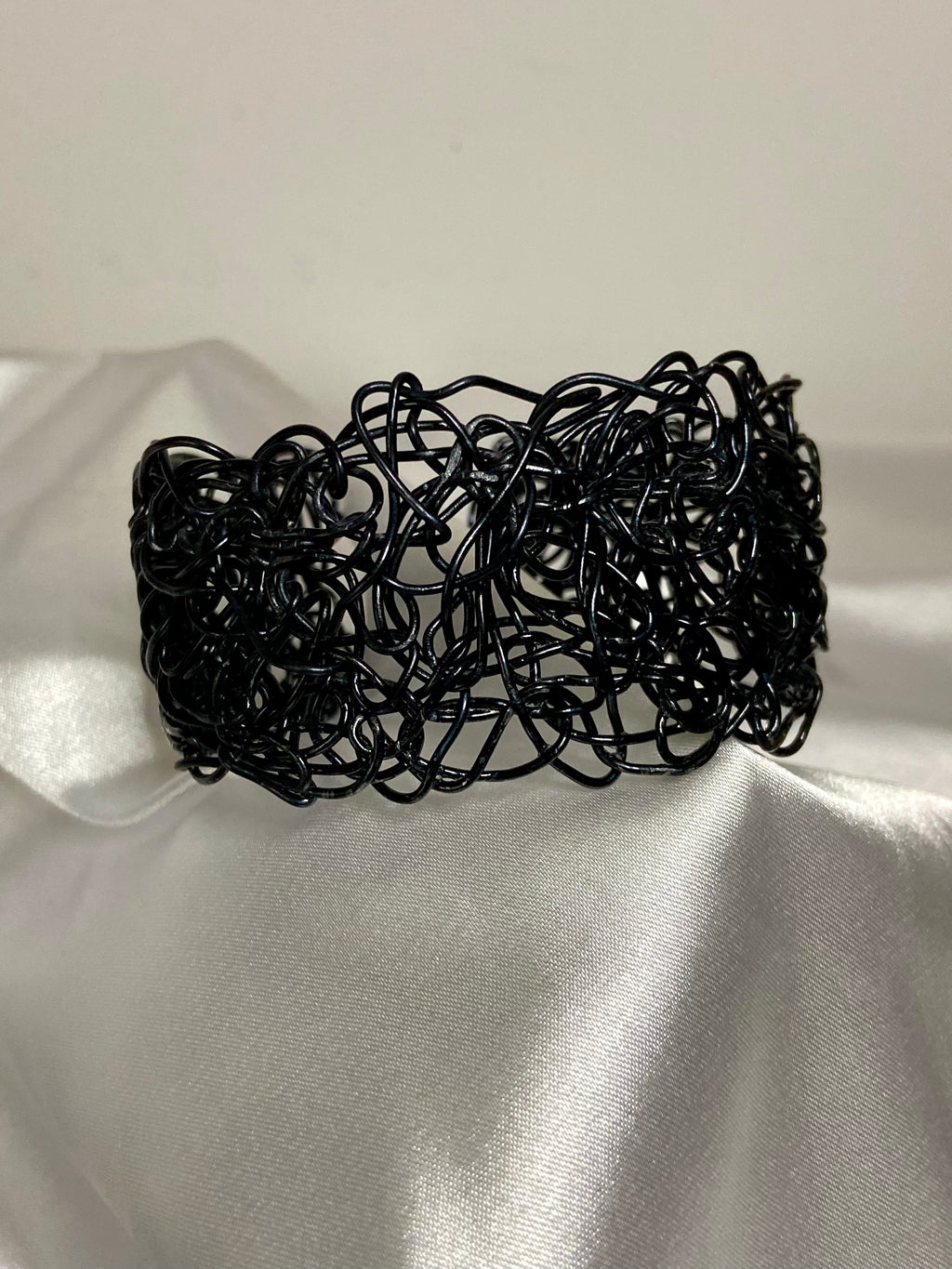 Bracelete Gaia Noir | Crochê Metálico Artesanal