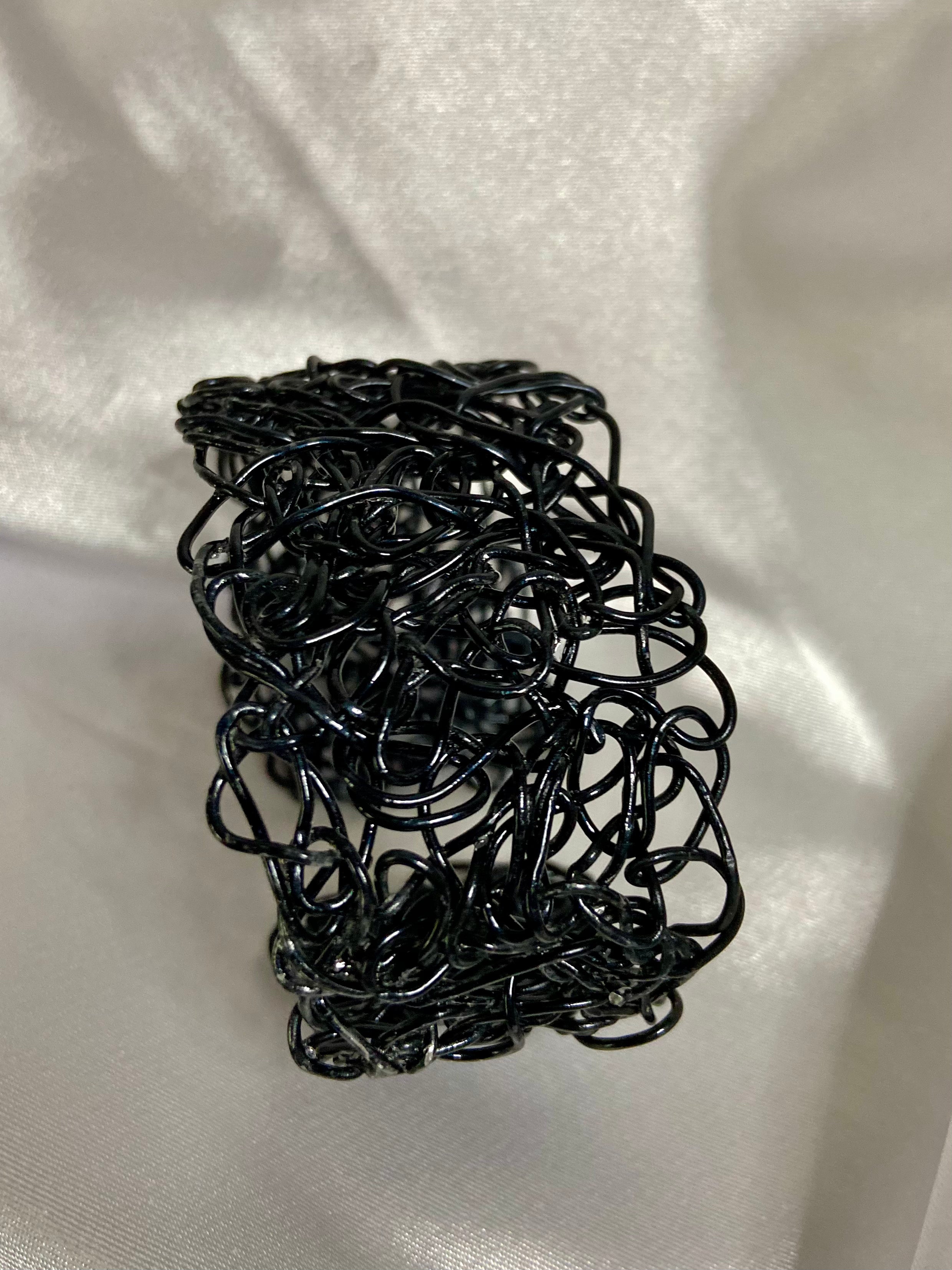 Bracelete Gaia Noir | Crochê Metálico Artesanal